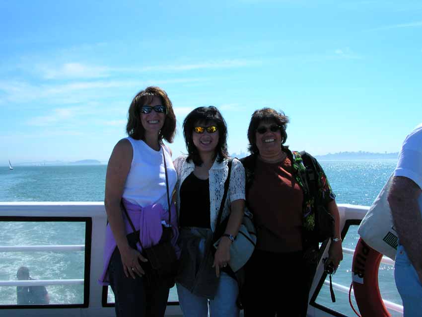 Sausalito Boat Ride Robin, Thuy & Kat2.JPG, 52 kB