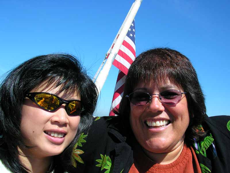 Sausalito Boat Ride Thuy & Kat.JPG, 65 kB